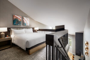 Black Diamond Club Loft King – Pomeroy Kananaskis Mountain Lodge