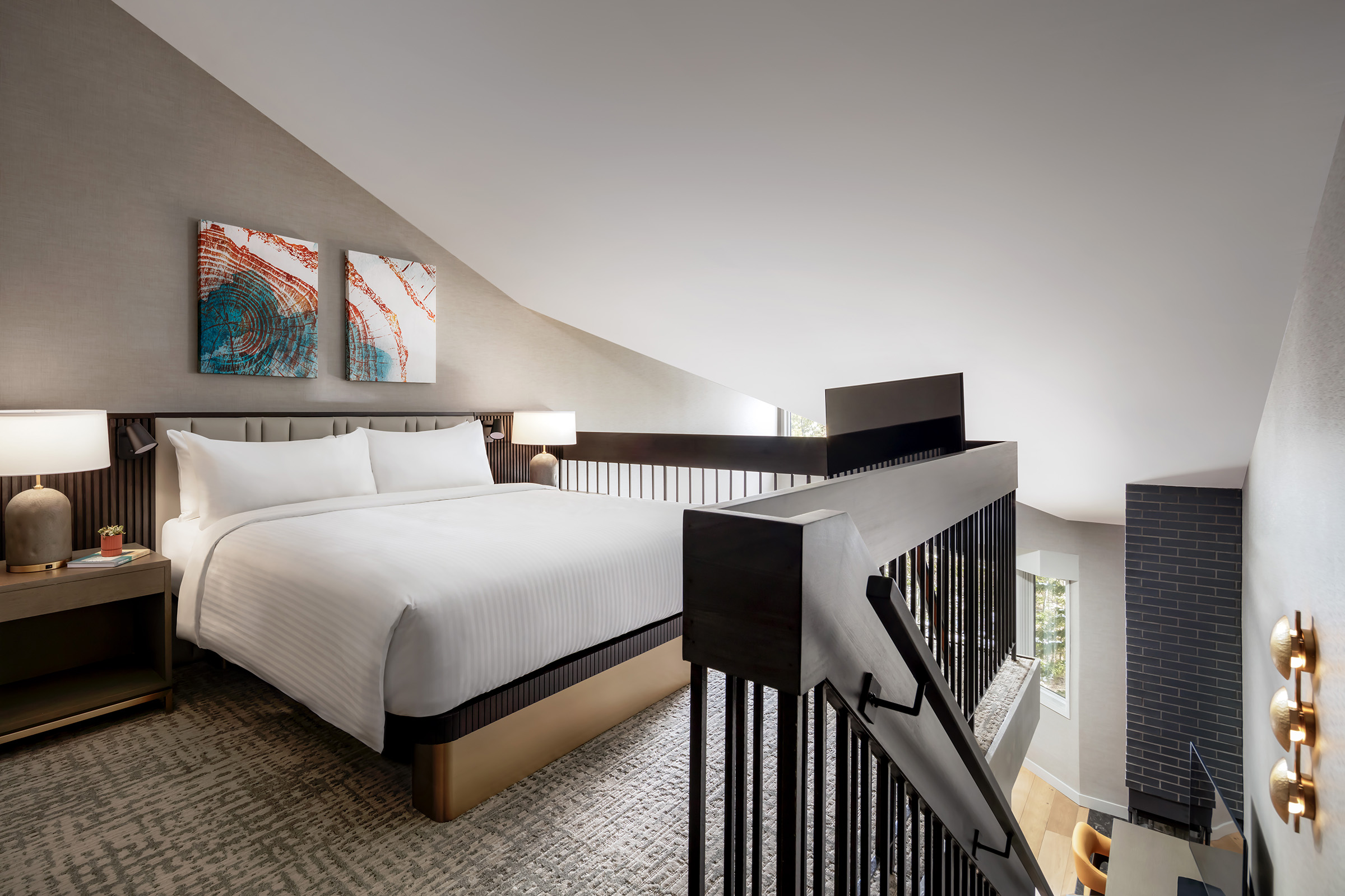 Black Diamond Club Loft King – Pomeroy Kananaskis Mountain Lodge