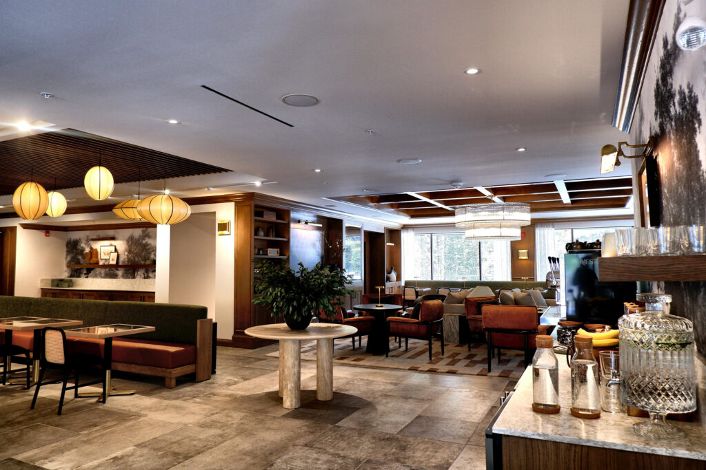 Black Diamond Club Lounge – Rebecca Hardcastle