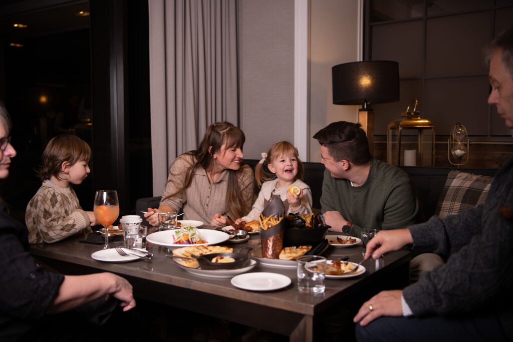 Blacktail Bar Family – Rebecca Hardcastle