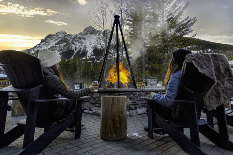 CoupleFireside_Credit_PomeroyKananaskisMountainLodge