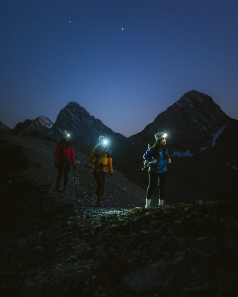NightHiking_Credit_TravelAlberta_Peter O'Hara